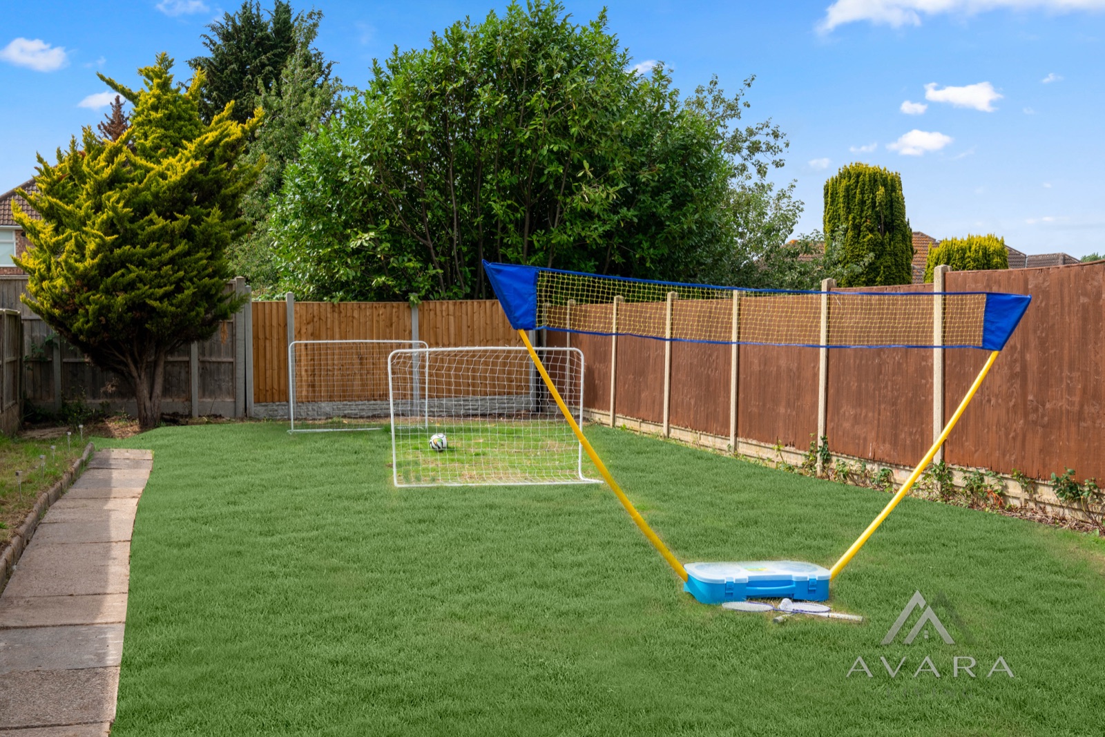 Private enclosed garden with outdoor activities at Avara Living Leicester